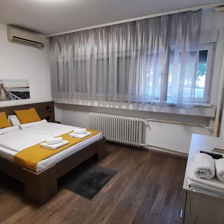Apartman Pavlovic 1 Dedinje ภายนอก รูปภาพ